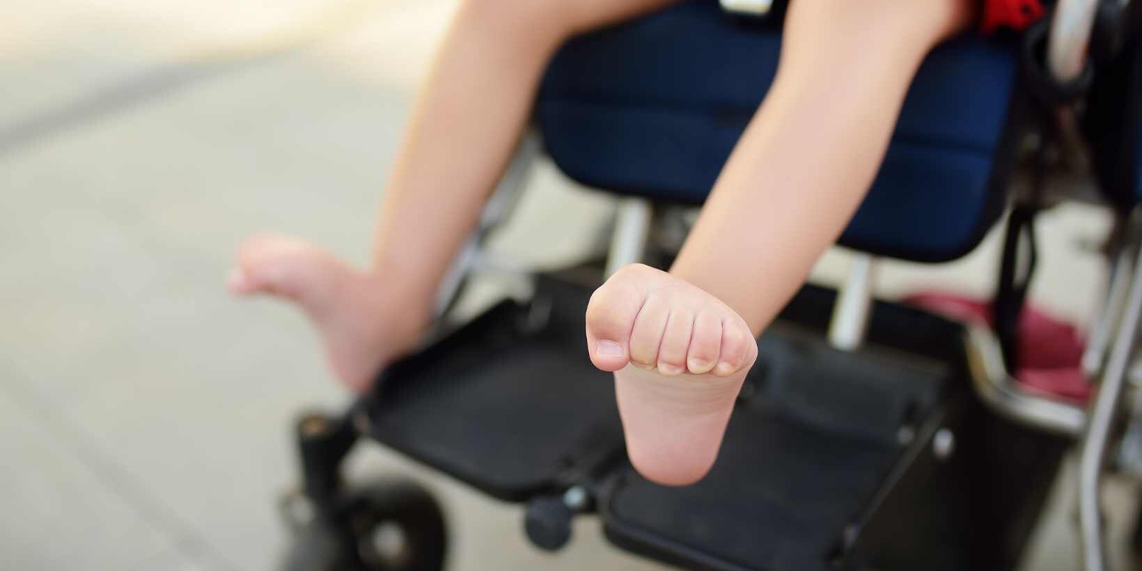 what causes hereditary spastic paraplegia