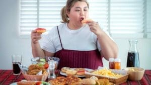 13 Major Day-to-Day Things You Do That Can Damage Your Brain 17 Overeating