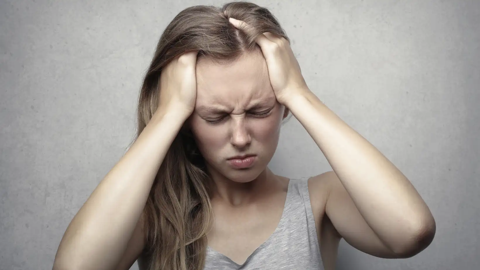 What causes migraine in females? 41 what causes migraines in females